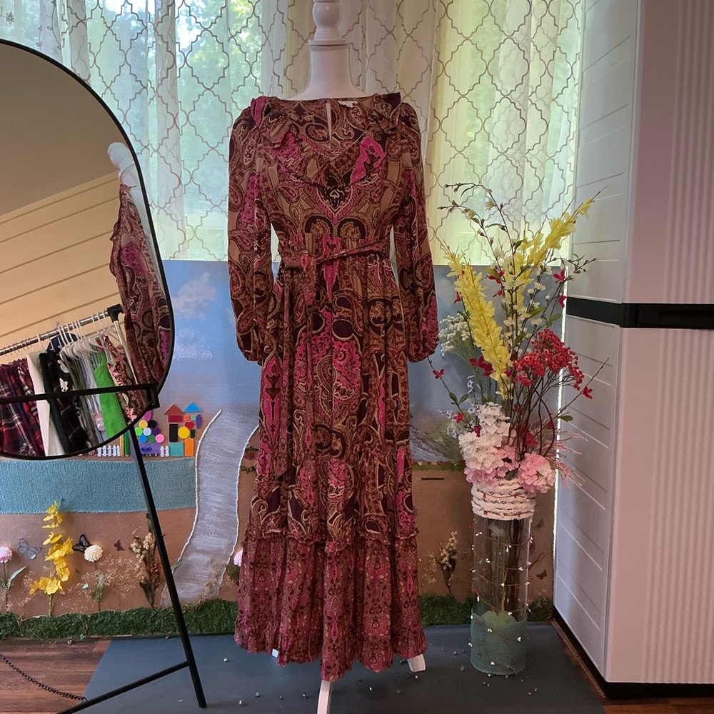 Chic Paisley Maxi Dress in Pink and Brown